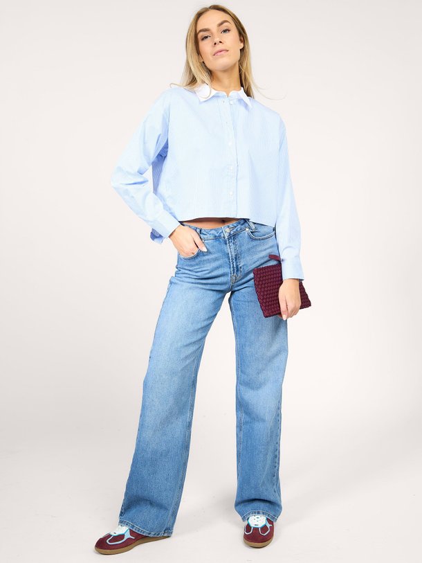 Ontdek de Gia katoenmix blouse met gestreept dessin van Co'Couture in de kleur blauw bij Orangebag. Op werkdagen voor 21:45 besteld, morgen in huis.