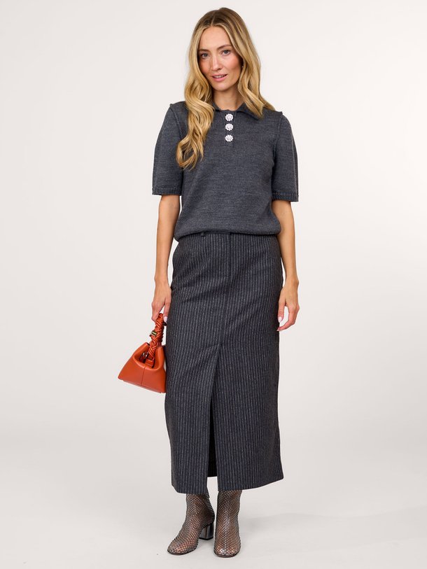 Ontdek de Abiss wolmix rok met krijtstreep van ba-sh in de kleur antraciet bij Orangebag. Op werkdagen voor 21:45 besteld, morgen in huis.