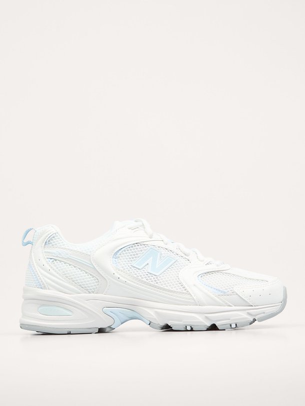 Ontdek de U530 lederen sneakers met mesh van New Balance in de kleur off-white bij Orangebag. Op werkdagen voor 21:45 besteld, morgen in huis.