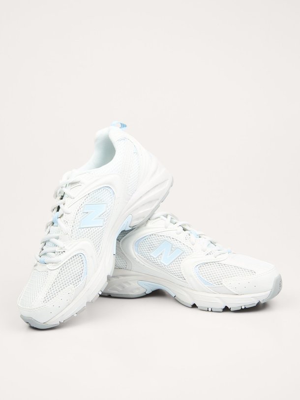 Ontdek de U530 lederen sneakers met mesh van New Balance in de kleur off-white bij Orangebag. Op werkdagen voor 21:45 besteld, morgen in huis.