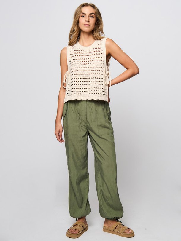 Ontdek de Ian katoenen opengewerkte top van Dante 6 in de kleur crème bij Orangebag. Op werkdagen voor 21:45 besteld, morgen in huis.