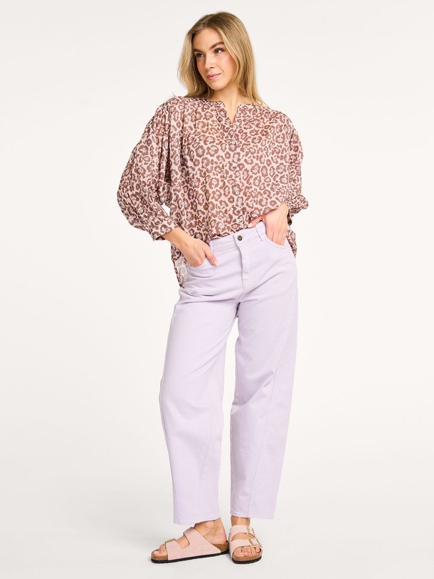 Ontdek de Begum high waist barrel fit non-stretch jeans van By-Bar in de kleur lila bij Orangebag. Op werkdagen voor 21:45 besteld, morgen in huis.