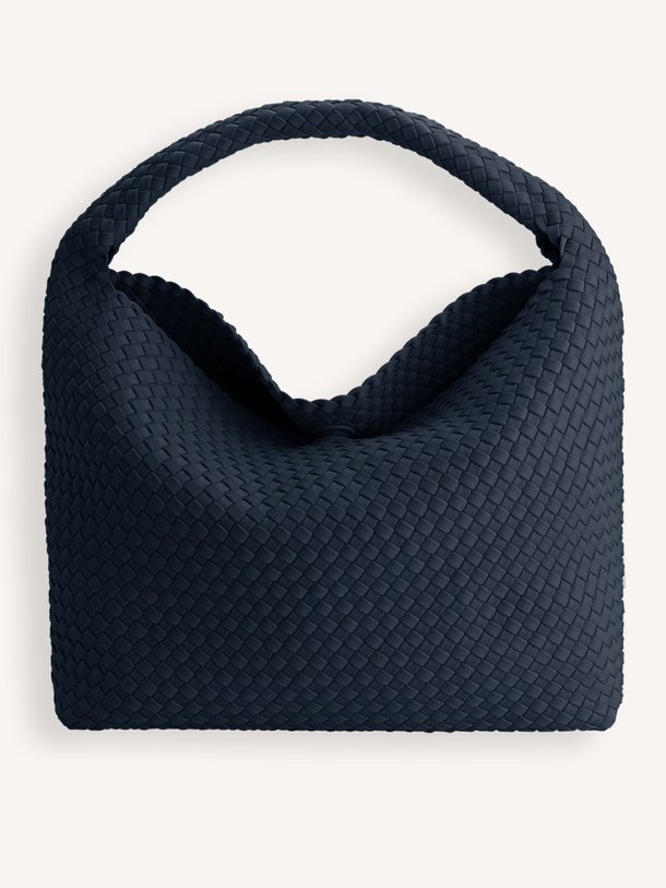 Ontdek de Braided bucket handtas large van Marrea in de kleur donkerblauw bij Orangebag. Op werkdagen voor 21:45 besteld, morgen in huis.