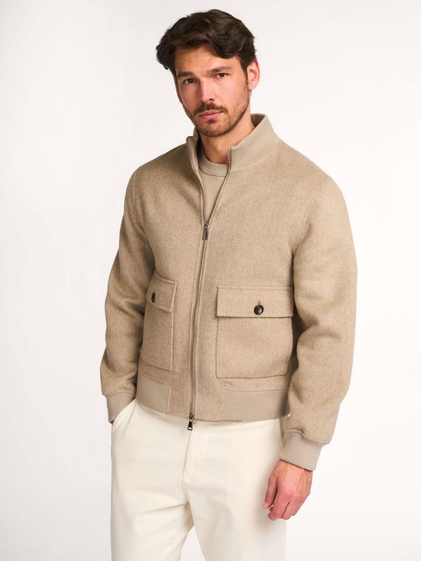 Ontdek de Boi wolmix bomber jack van Alter Ego in de kleur Beige bij Orangebag. Op werkdagen voor 21:45 besteld, morgen in huis.