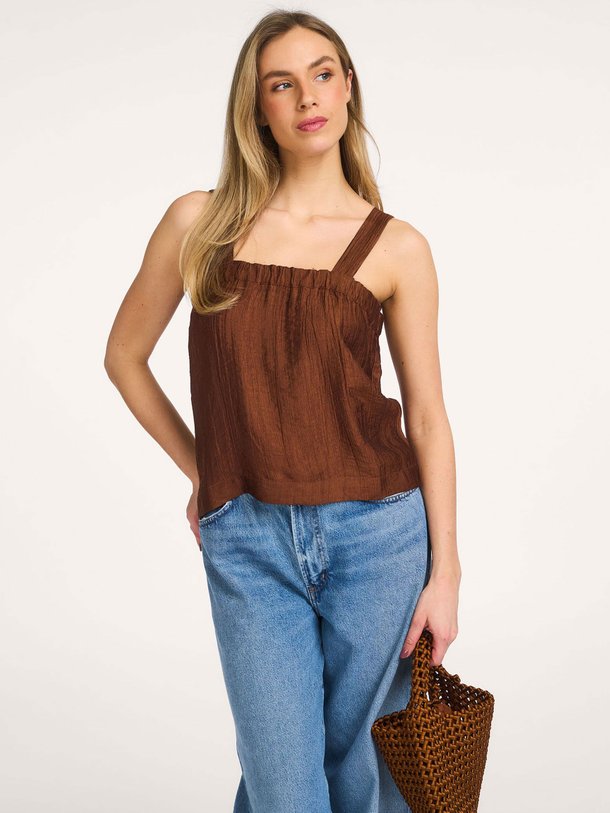 Ontdek de Romy viscosemix top van Knit-ted in de kleur Bruin bij Orangebag. Op werkdagen voor 21:45 besteld, morgen in huis.