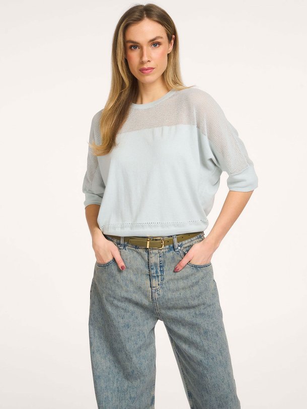 Ontdek de Hiroo katoenmix trui van Nathalie Vleeschouwer in de kleur Blauwgrijs bij Orangebag. Op werkdagen voor 21:45 besteld, morgen in huis.