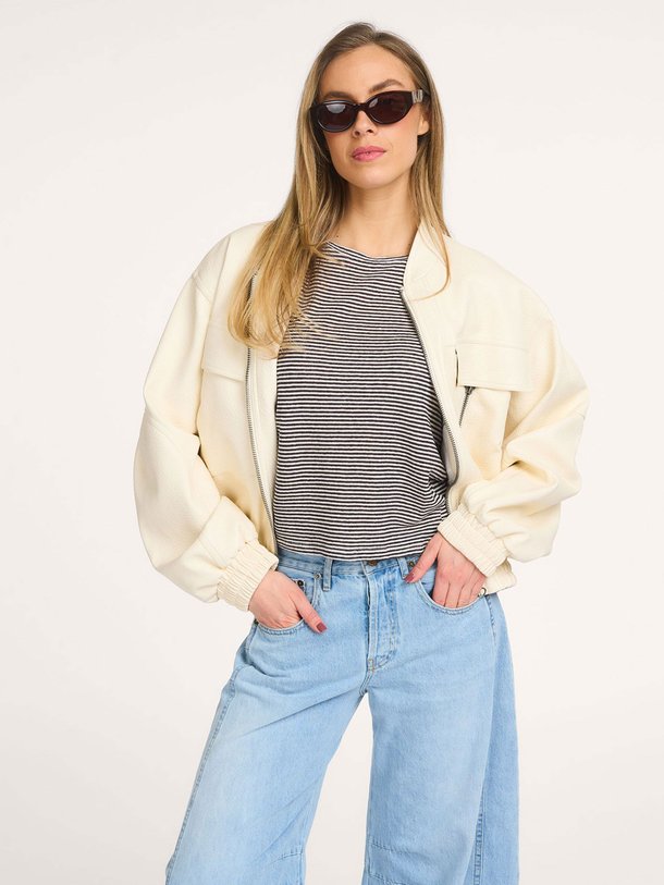 Ontdek de Vlyn katoen/linnenmix gestreepte top van Bellerose in de kleur Zwart bij Orangebag. Op werkdagen voor 21:45 besteld, morgen in huis.