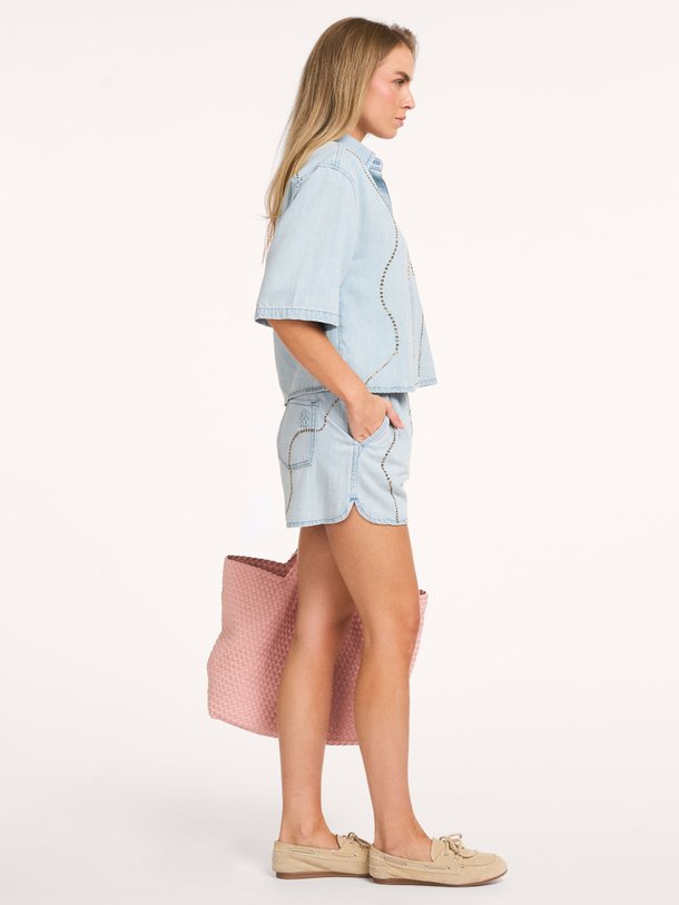 Ontdek de Zofia organic cottonmix denim blouse van Dante 6 in de kleur Blauw bij Orangebag. Op werkdagen voor 21:45 besteld, morgen in huis.