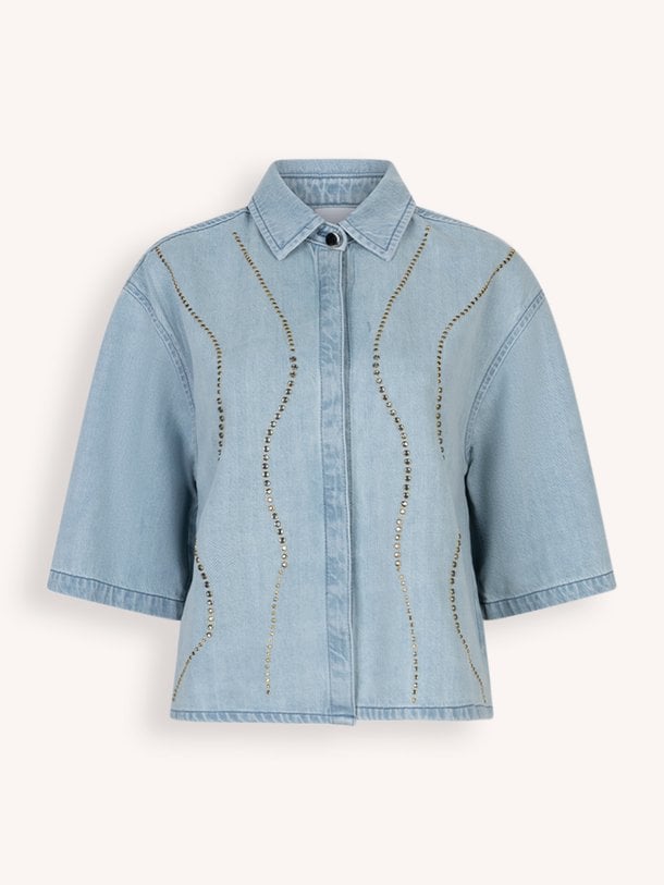Ontdek de Zofia organic cottonmix denim blouse van Dante 6 in de kleur Blauw bij Orangebag. Op werkdagen voor 21:45 besteld, morgen in huis.