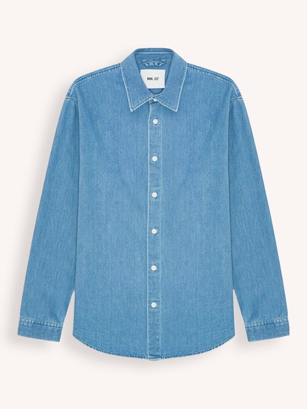Ontdek de Casper denim overhemd van NN.07 in de kleur Blauw bij Orangebag. Op werkdagen voor 21:45 besteld, morgen in huis.