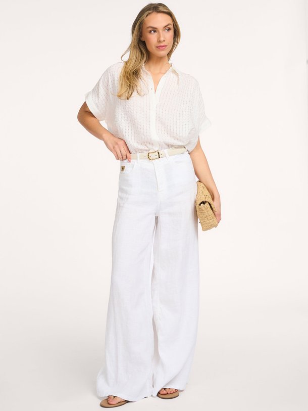 Ontdek de Louisa viscosemix blouse van Sacrécoeur in de kleur Wit bij Orangebag. Op werkdagen voor 21:45 besteld, morgen in huis.