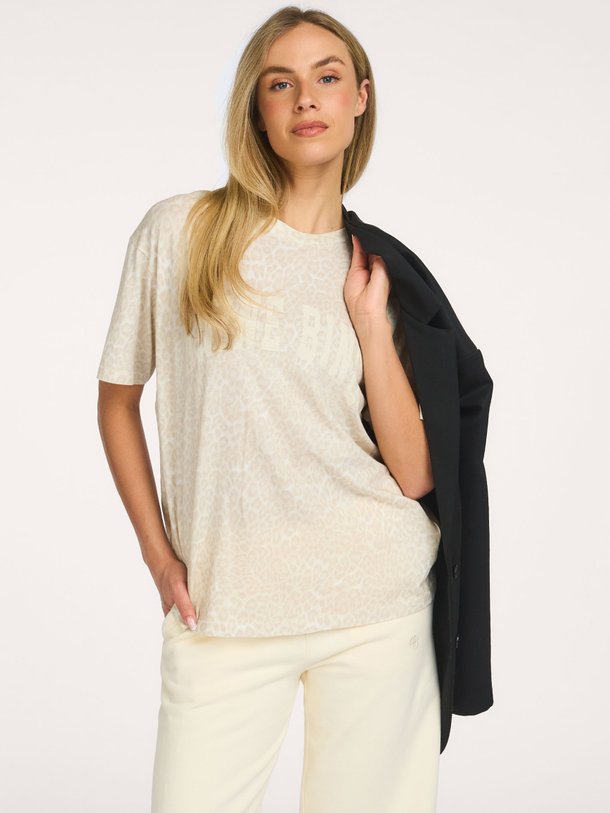 Ontdek de CADE TEE ANINE BING van Anine Bing bij Orangebag. Op werkdagen voor 21:45 besteld, morgen in huis.