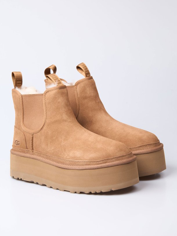 Ontdek de Neumel suède platform chelsea boots van Ugg in de kleur cognac bij Orangebag. Op werkdagen voor 21:45 besteld, morgen in huis.