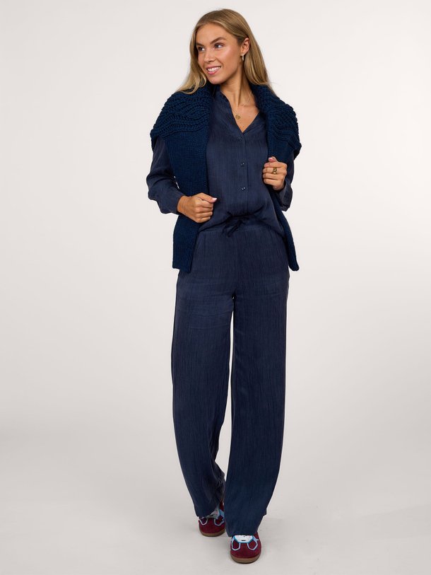 Ontdek de Bacchia viscosemix broek van La Fee Maraboutee in de kleur donkerblauw bij Orangebag. Op werkdagen voor 21:45 besteld, morgen in huis.