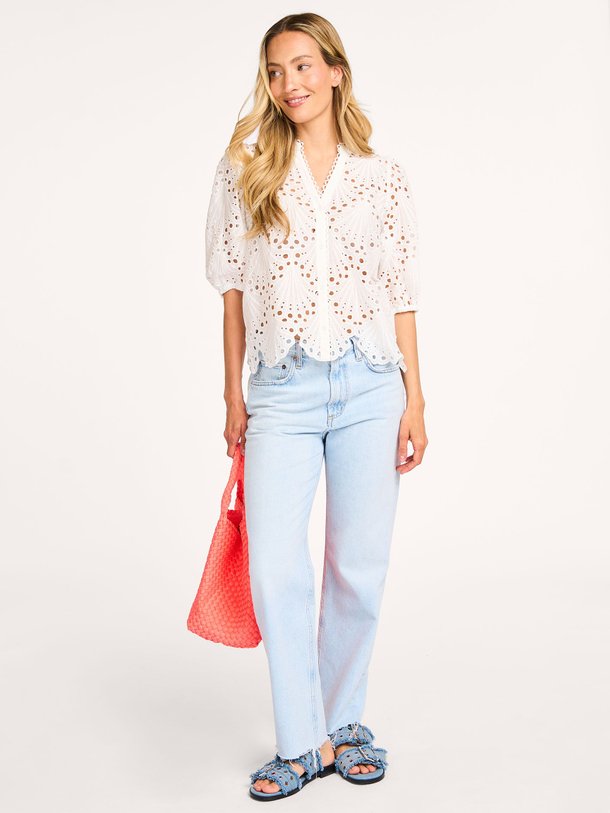 Ontdek de Naya katoenen broderie blouse van Co'Couture in de kleur wit bij Orangebag. Op werkdagen voor 21:45 besteld, morgen in huis.