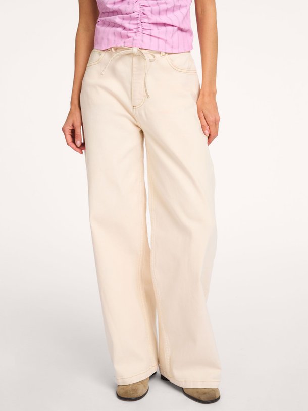 Ontdek de Isolde high waist loose fit jeans van Modstrom in de kleur Zand bij Orangebag. Op werkdagen voor 21:45 besteld, morgen in huis.