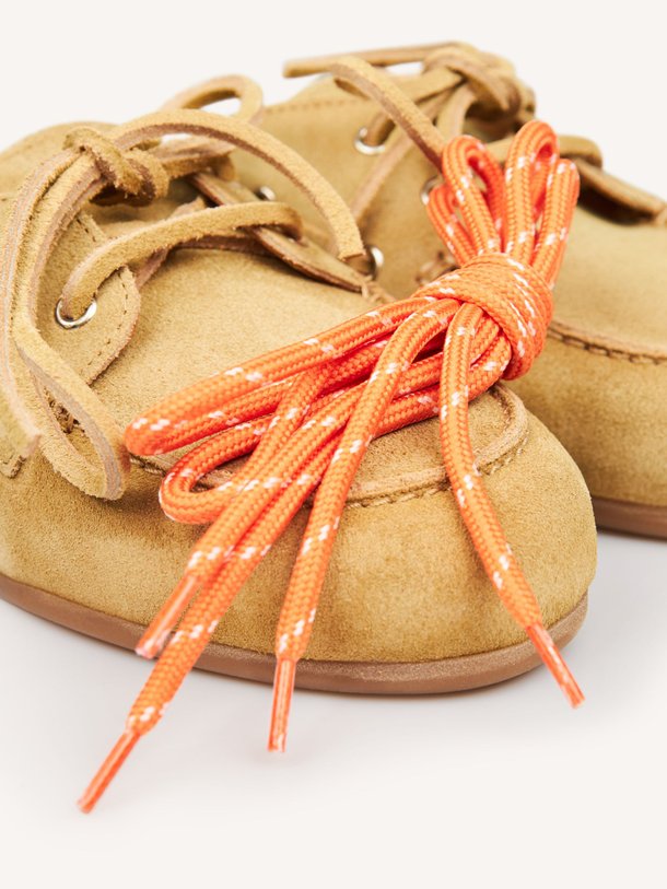 Ontdek de Suède instappers van Posa in de kleur Camel bij Orangebag. Op werkdagen voor 21:45 besteld, morgen in huis.