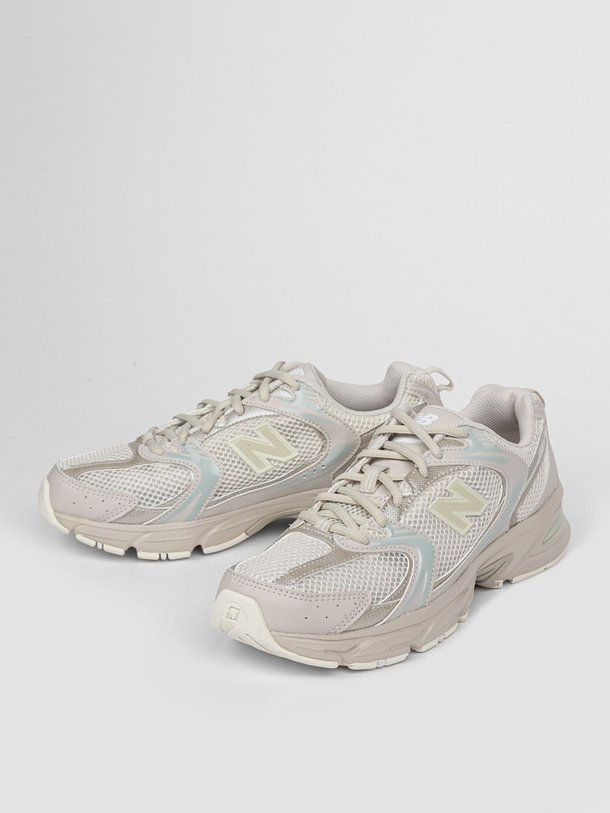 Ontdek de MR530 lederen sneakers met mesh van New Balance in de kleur ecru bij Orangebag. Op werkdagen voor 21:45 besteld, morgen in huis.