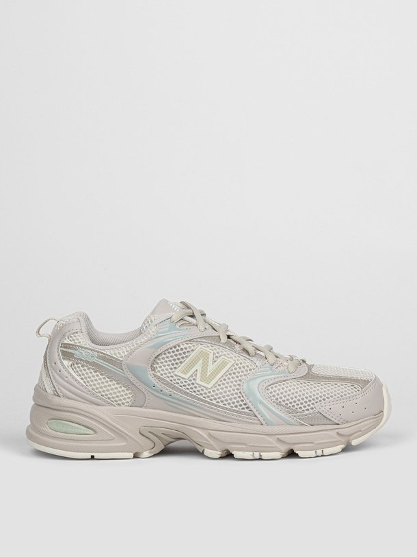 Ontdek de MR530 lederen sneakers met mesh van New Balance in de kleur ecru bij Orangebag. Op werkdagen voor 21:45 besteld, morgen in huis.