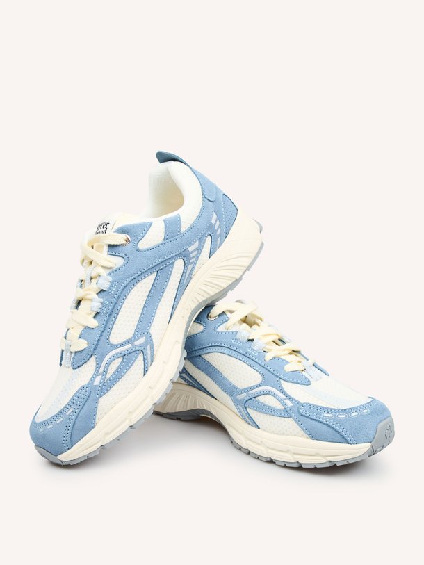 Ontdek de The Re-Run suède sneakers met mesh van Mercer Amsterdam in de kleur Blauw bij Orangebag. Op werkdagen voor 21:45 besteld, morgen in huis.