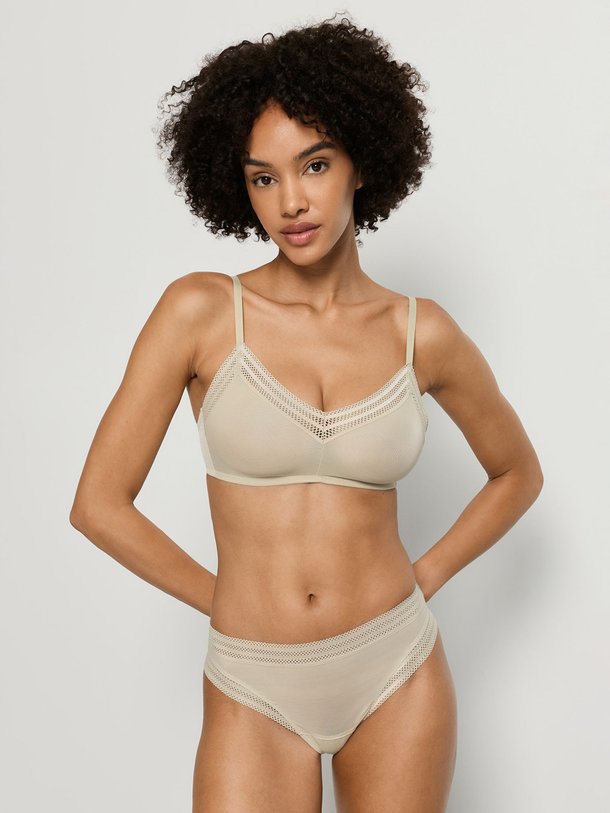 Ontdek de Orea soft cup mesh beha van Hanro in de kleur Beige bij Orangebag. Op werkdagen voor 21:45 besteld, morgen in huis.