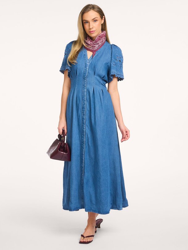 Ontdek de Tilly lyocell maxi jurk van Co'Couture in de kleur Blauw bij Orangebag. Op werkdagen voor 21:45 besteld, morgen in huis.