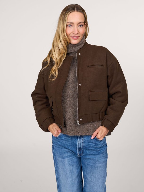 Ontdek de Carren wolmix jasje van Frnch in de kleur bruin bij Orangebag. Op werkdagen voor 21:45 besteld, morgen in huis.