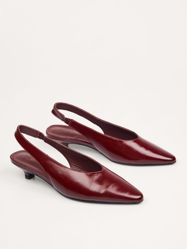 Ontdek de Lenore lederen slingbacks van Toral in de kleur Bordeauxrood bij Orangebag. Op werkdagen voor 21:45 besteld, morgen in huis.