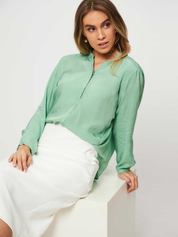 Ontdek de Harmonia cupro/viscosemix blouse van Humanoid in de kleur mintgroen bij Orangebag. Op werkdagen voor 21:45 besteld, morgen in huis.