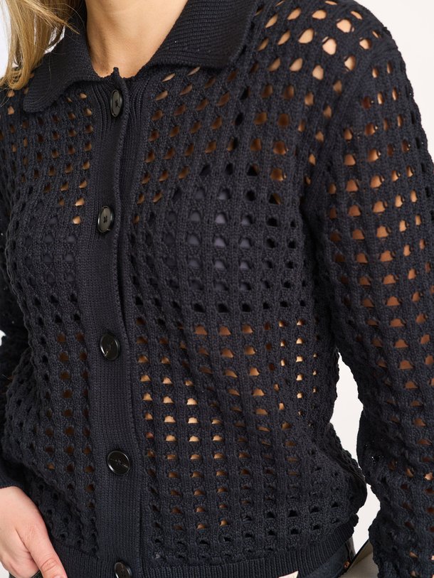 Ontdek de Trixie katoenmix opengewerkt vest van Knit-ted in de kleur zwart bij Orangebag. Op werkdagen voor 21:45 besteld, morgen in huis.