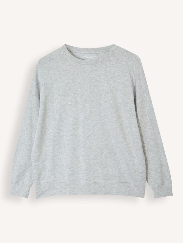Ontdek de M003 Viscosemix gemêleerde sweater van Majestic Filatures in de kleur Lichtgrijs bij Orangebag. Op werkdagen voor 21:45 besteld, morgen in huis.