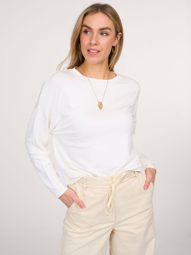 Ontdek de M003 Viscosemix longsleeve van Majestic Filatures in de kleur crème bij Orangebag. Op werkdagen voor 21:45 besteld, morgen in huis.