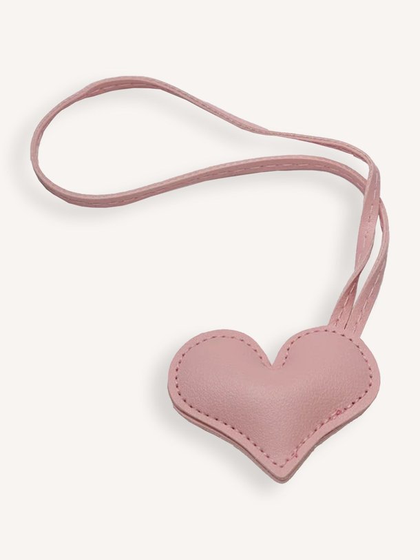 Ontdek de Heart bag charm van Bow19 in de kleur lichtroze bij Orangebag. Op werkdagen voor 21:45 besteld, morgen in huis.