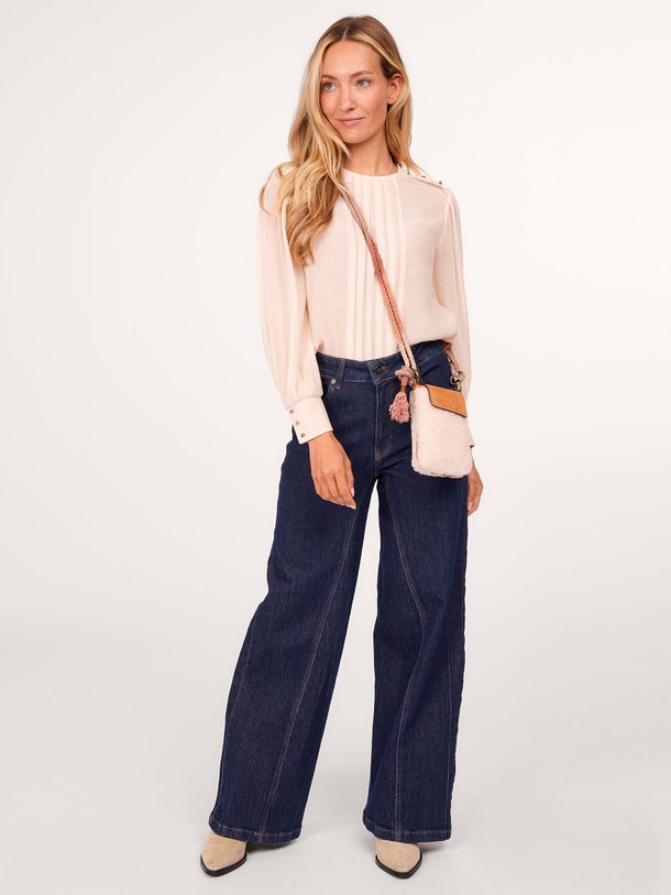 Ontdek de Daisy B geweven viscosemix top van Sessun in de kleur ecru bij Orangebag. Op werkdagen voor 21:45 besteld, morgen in huis.