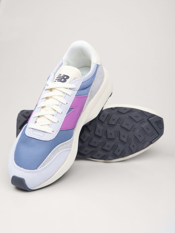 Ontdek de U370 suède sneakers van New Balance in de kleur paars bij Orangebag. Op werkdagen voor 21:45 besteld, morgen in huis.