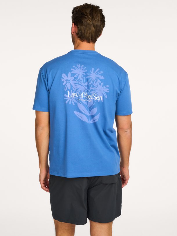 Law Of The Sea Petals Artwork Tee Ontdek de PETALS ARTWORK TEE van Law of the Sea bij Orangebag. Op werkdagen voor 21:45 besteld, morgen in huis.