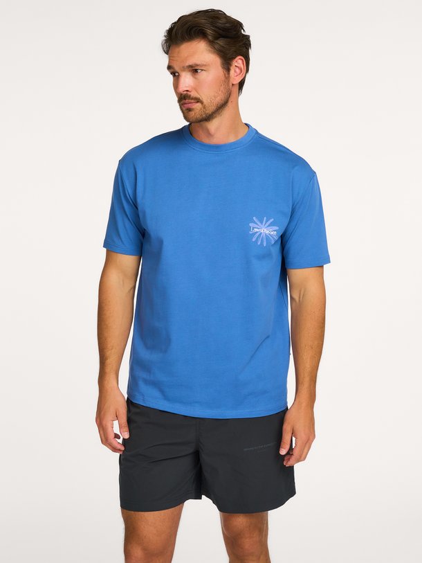 Law Of The Sea Petals Artwork Tee Ontdek de PETALS ARTWORK TEE van Law of the Sea bij Orangebag. Op werkdagen voor 21:45 besteld, morgen in huis.
