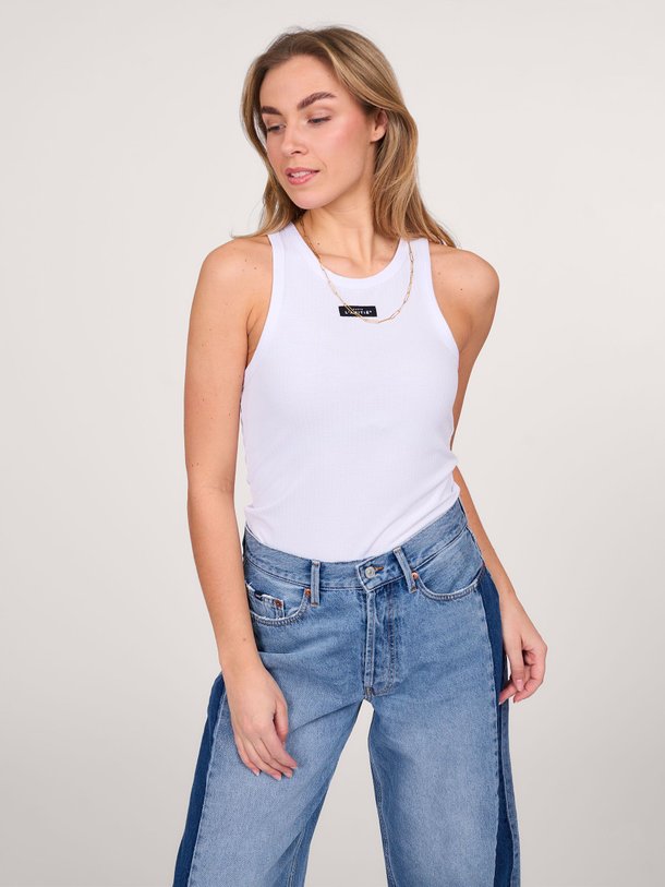 Ontdek de Viscosemix rib tanktop van Haute L'Amitié in de kleur wit bij Orangebag. Op werkdagen voor 21:45 besteld, morgen in huis.