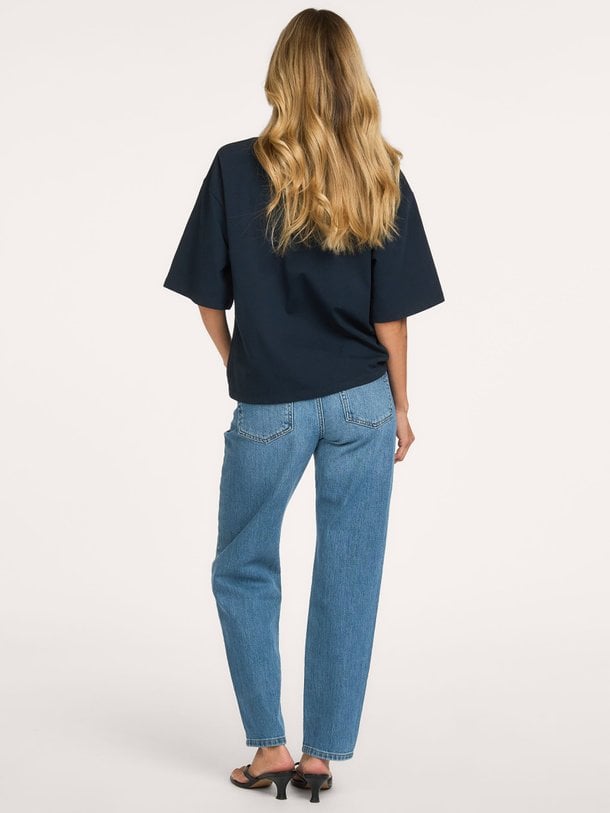 My Essential Wardrobe The Mommy - High Waist Straight Fit Stretch Jeans - Blauw Ontdek de The mommy high waist straight fit stretch jeans van My Essential Wardrobe in de kleur blauw bij Orangebag. Op werkdagen voor 21:45 besteld, morgen in huis.