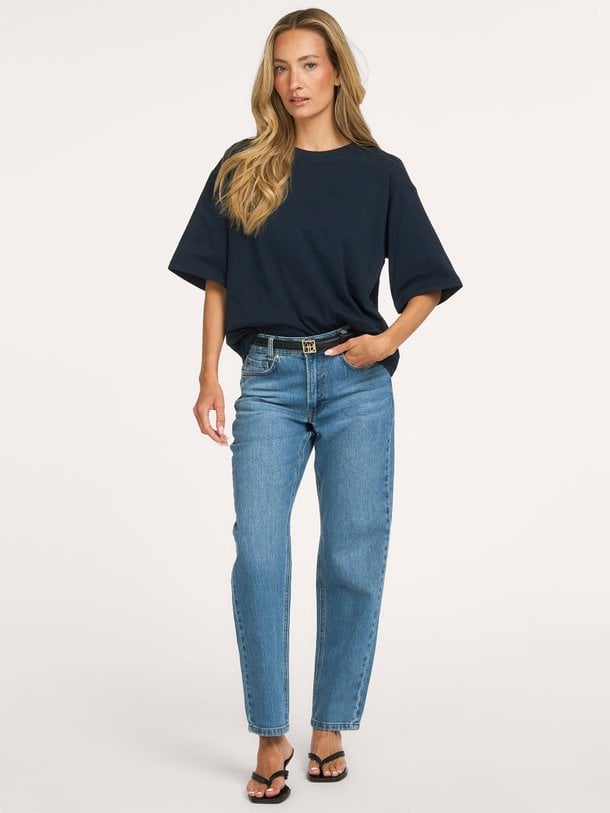 My Essential Wardrobe The Mommy - High Waist Straight Fit Stretch Jeans - Blauw Ontdek de The mommy high waist straight fit stretch jeans van My Essential Wardrobe in de kleur blauw bij Orangebag. Op werkdagen voor 21:45 besteld, morgen in huis.