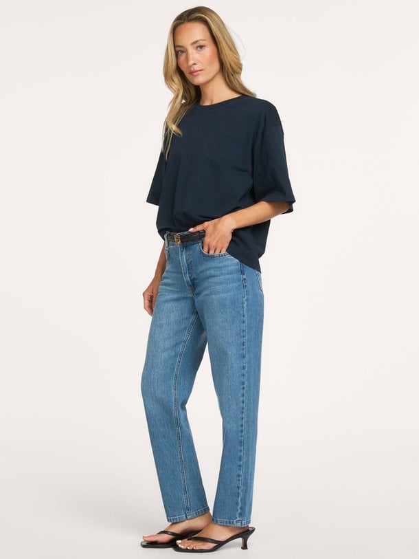 My Essential Wardrobe The Mommy - High Waist Straight Fit Stretch Jeans - Blauw Ontdek de The mommy high waist straight fit stretch jeans van My Essential Wardrobe in de kleur blauw bij Orangebag. Op werkdagen voor 21:45 besteld, morgen in huis.