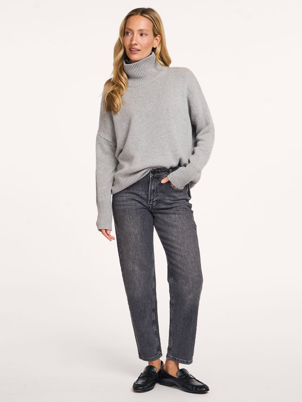 Ontdek de The Mommy high waist tapered fit stretch jeans van My Essential Wardrobe in de kleur donkergrijs bij Orangebag. Op werkdagen voor 21:45 besteld, morgen in huis.