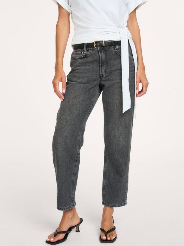My Essential Wardrobe The Mommy - High Waist Tapered Fit Stretch Jeans - Donkergrijs Ontdek de The Mommy high waist tapered fit stretch jeans van My Essential Wardrobe in de kleur donkergrijs bij Orangebag. Op werkdagen voor 21:45 besteld, morgen in huis.