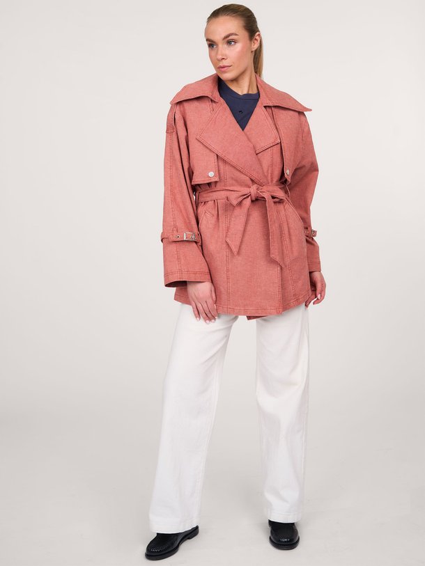 Ontdek de Opa katoenmix trenchcoat van Gestuz in de kleur rood bij Orangebag. Op werkdagen voor 21:45 besteld, morgen in huis.