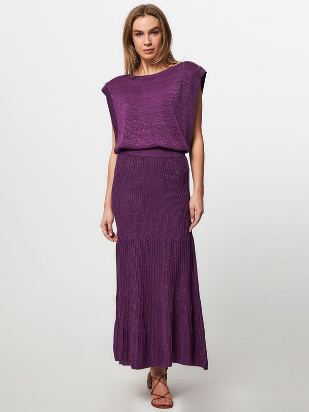 Ontdek de Cami Luz viscosemix maxi rok met lurex van Sessun in de kleur paars bij Orangebag. Op werkdagen voor 21:45 besteld, morgen in huis.