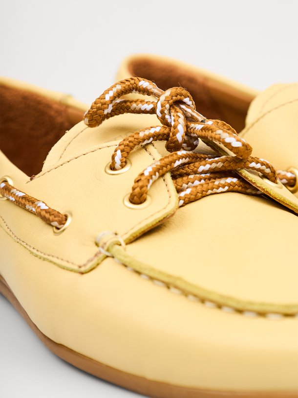 Ontdek de Kimana lederen loafers van Toral in de kleur Geel bij Orangebag. Op werkdagen voor 21:45 besteld, morgen in huis.