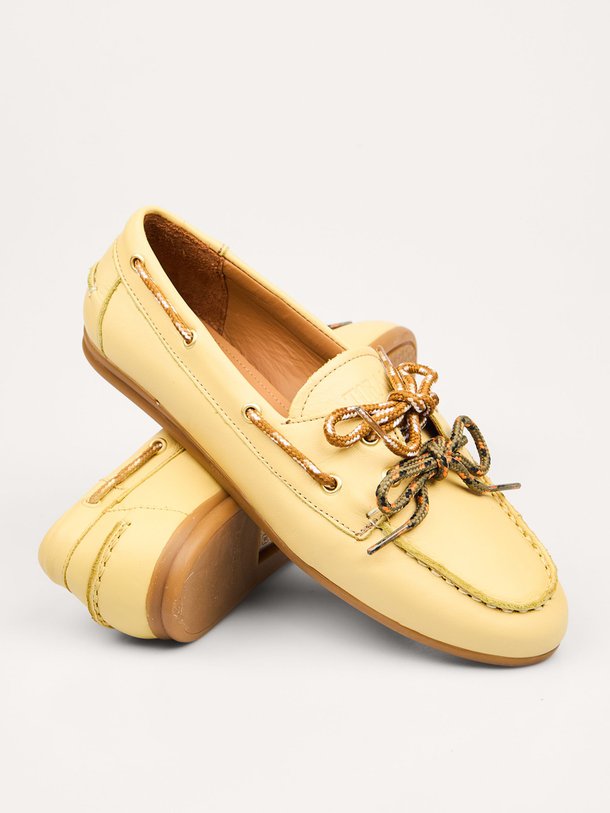 Ontdek de Kimana lederen loafers van Toral in de kleur Geel bij Orangebag. Op werkdagen voor 21:45 besteld, morgen in huis.