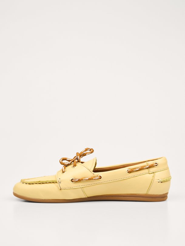 Ontdek de Kimana lederen loafers van Toral in de kleur Geel bij Orangebag. Op werkdagen voor 21:45 besteld, morgen in huis.