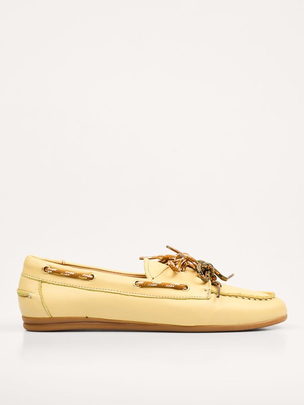 Ontdek de Kimana lederen loafers van Toral in de kleur Geel bij Orangebag. Op werkdagen voor 21:45 besteld, morgen in huis.
