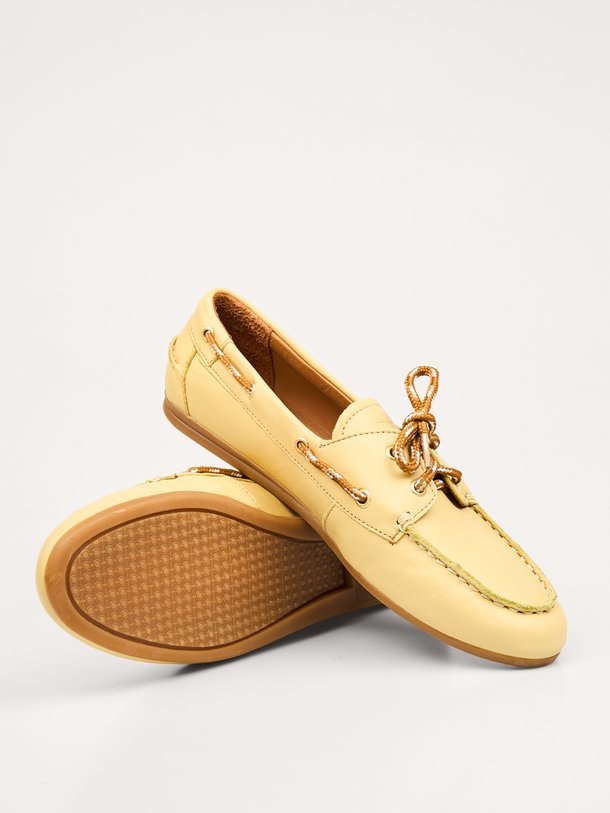 Ontdek de Kimana lederen loafers van Toral in de kleur Geel bij Orangebag. Op werkdagen voor 21:45 besteld, morgen in huis.